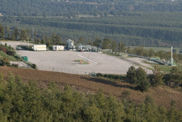 pozzo petrolifero alpi 2  strada per Montemurro